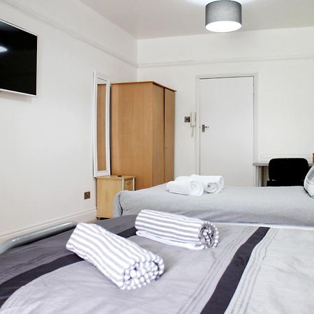 Large Studio Garden Flat On Golders Green Road ลอนดอน ภายนอก รูปภาพ