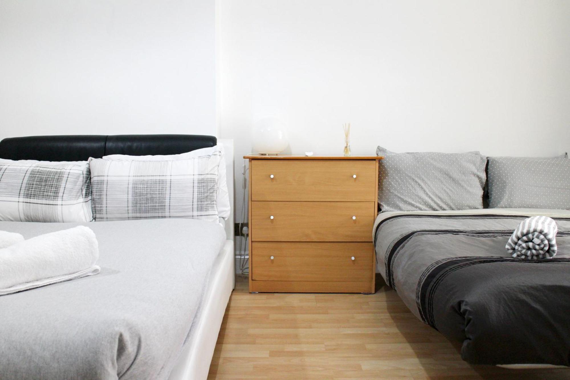 Large Studio Garden Flat On Golders Green Road ลอนดอน ภายนอก รูปภาพ