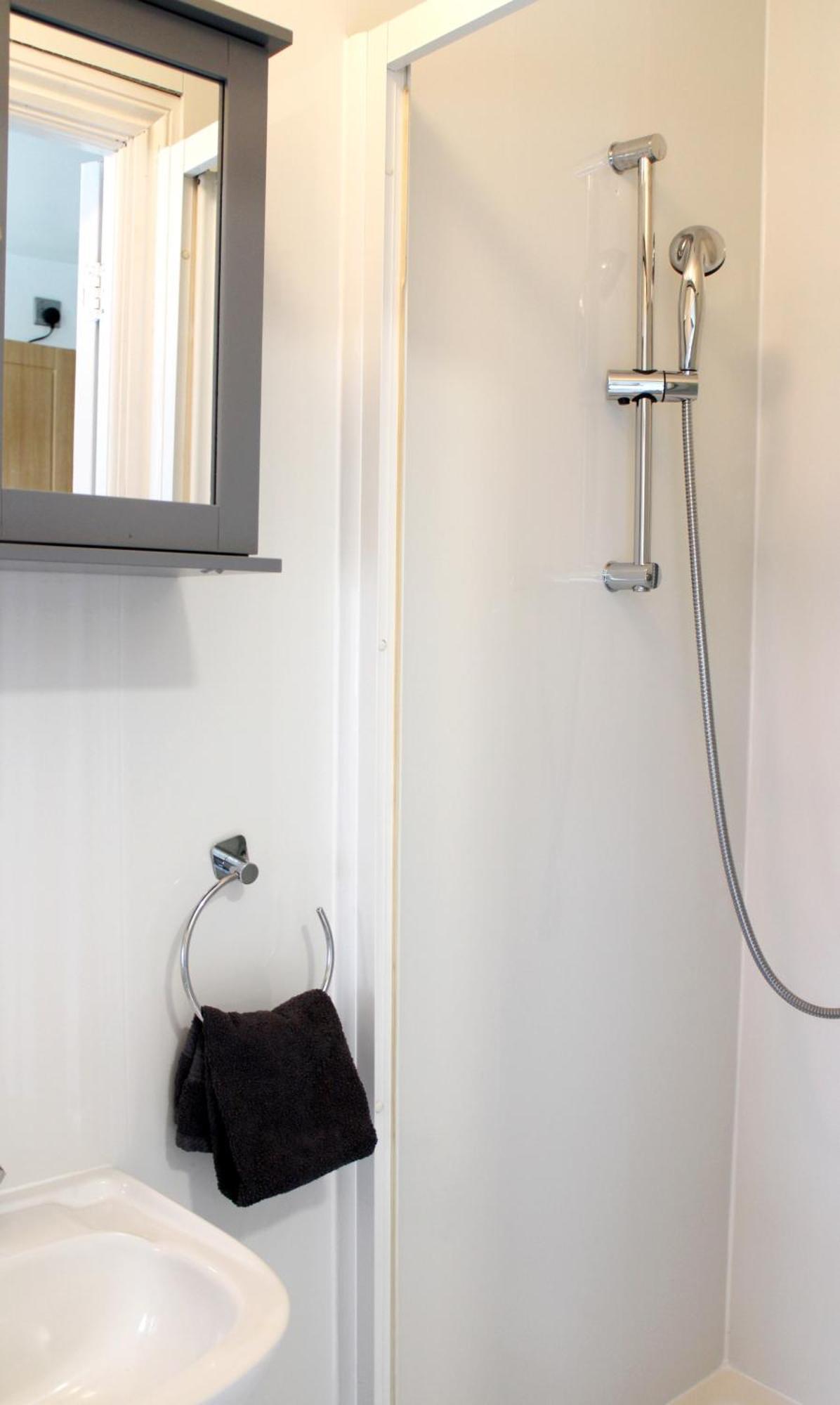 Large Studio Garden Flat On Golders Green Road ลอนดอน ภายนอก รูปภาพ