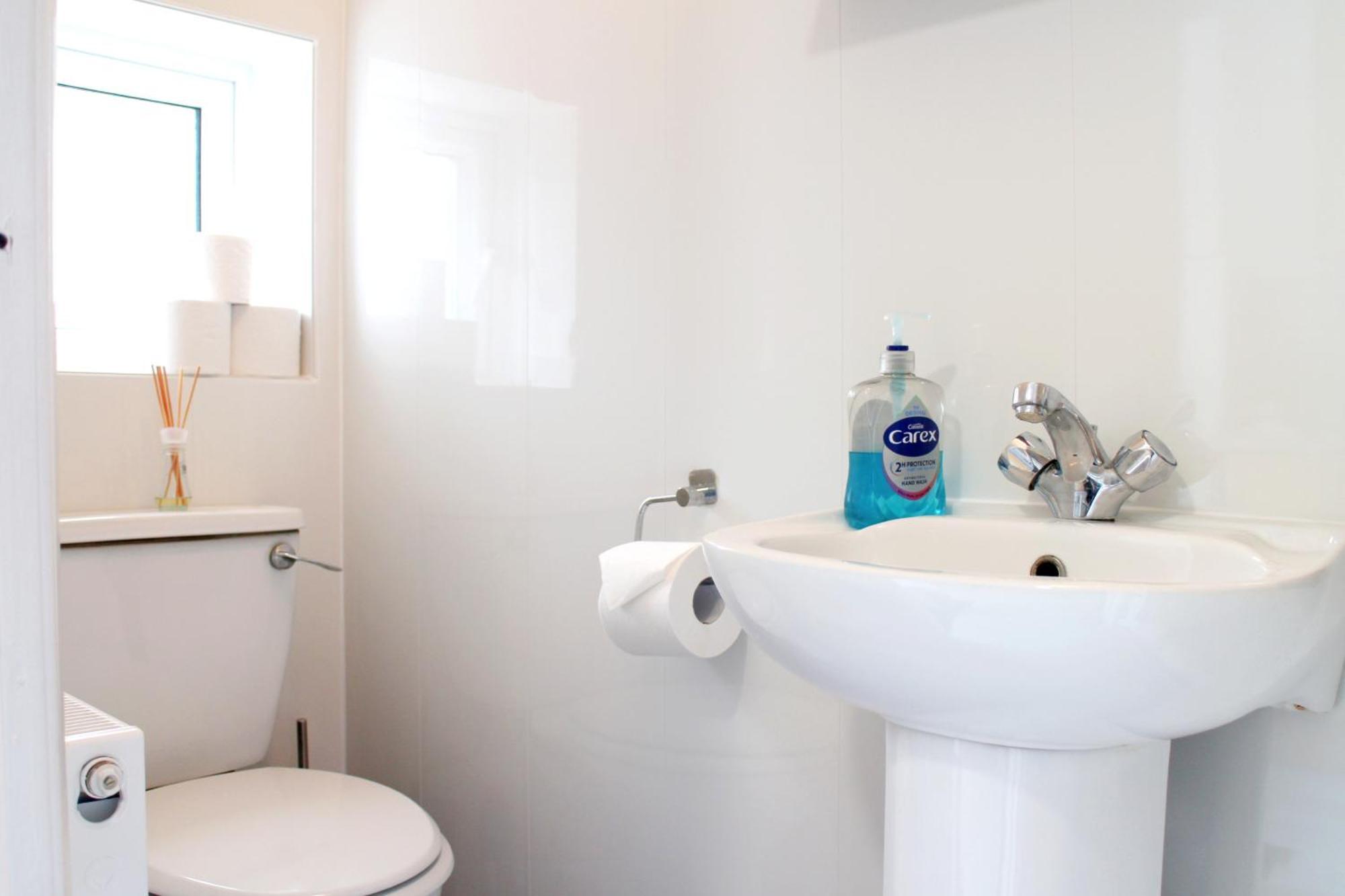 Large Studio Garden Flat On Golders Green Road ลอนดอน ภายนอก รูปภาพ