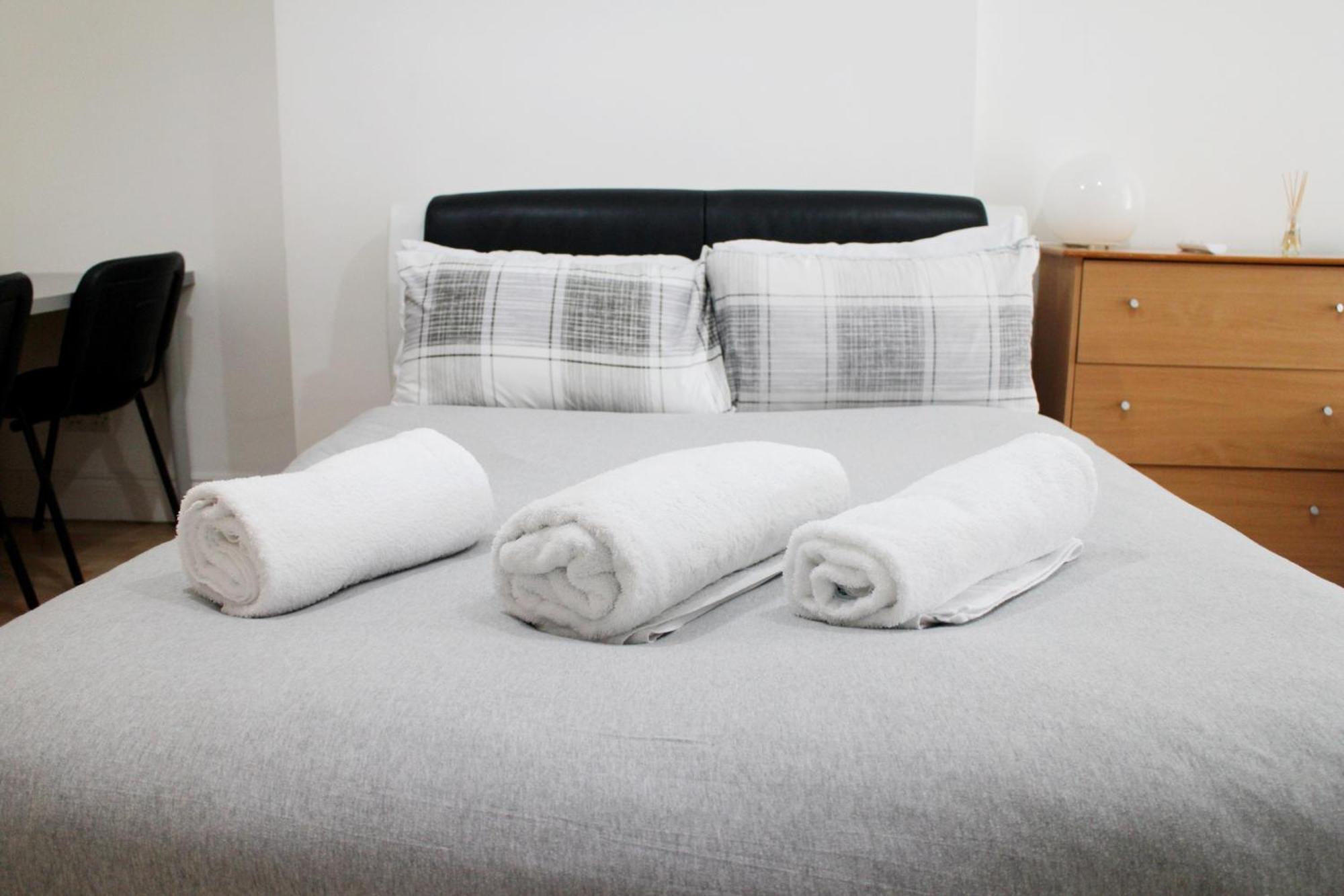 Large Studio Garden Flat On Golders Green Road ลอนดอน ภายนอก รูปภาพ