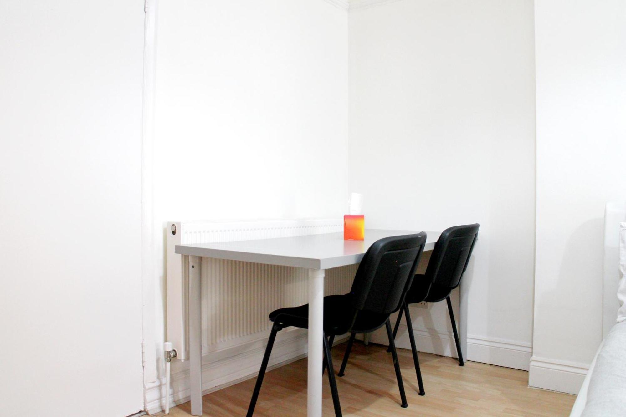 Large Studio Garden Flat On Golders Green Road ลอนดอน ภายนอก รูปภาพ